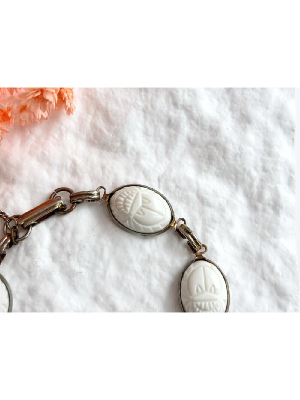 Egyptian Revival Scarab White Milk Glass Beetle Silver T 80's Vintage Bracelet - Picture 4 of 11